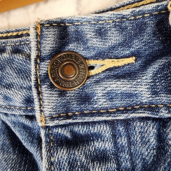 Abercrombie & Fitch Button Fly  Cotton Jean Short Cuff Medium Wash Size 4/27 - Picture 3 of 11